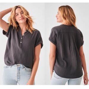 Faherty organic cotton half button short sleeve size small grey